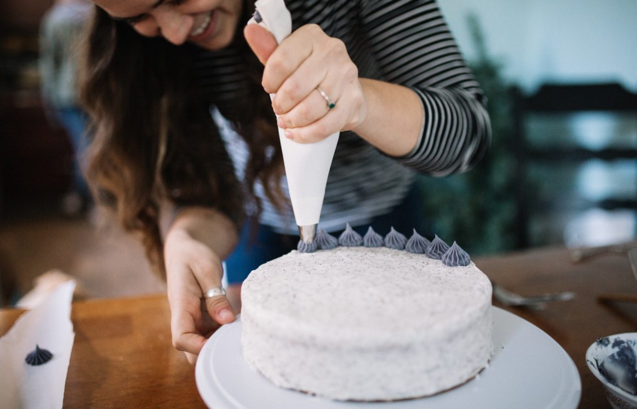 How to Choose the Best Cake Decorating Tools for Your Needs?
